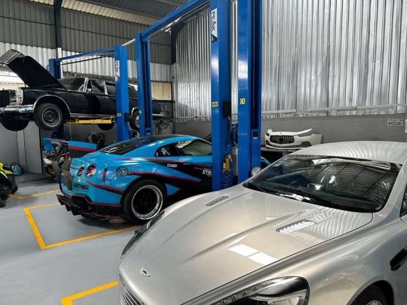 อู่ supercar
